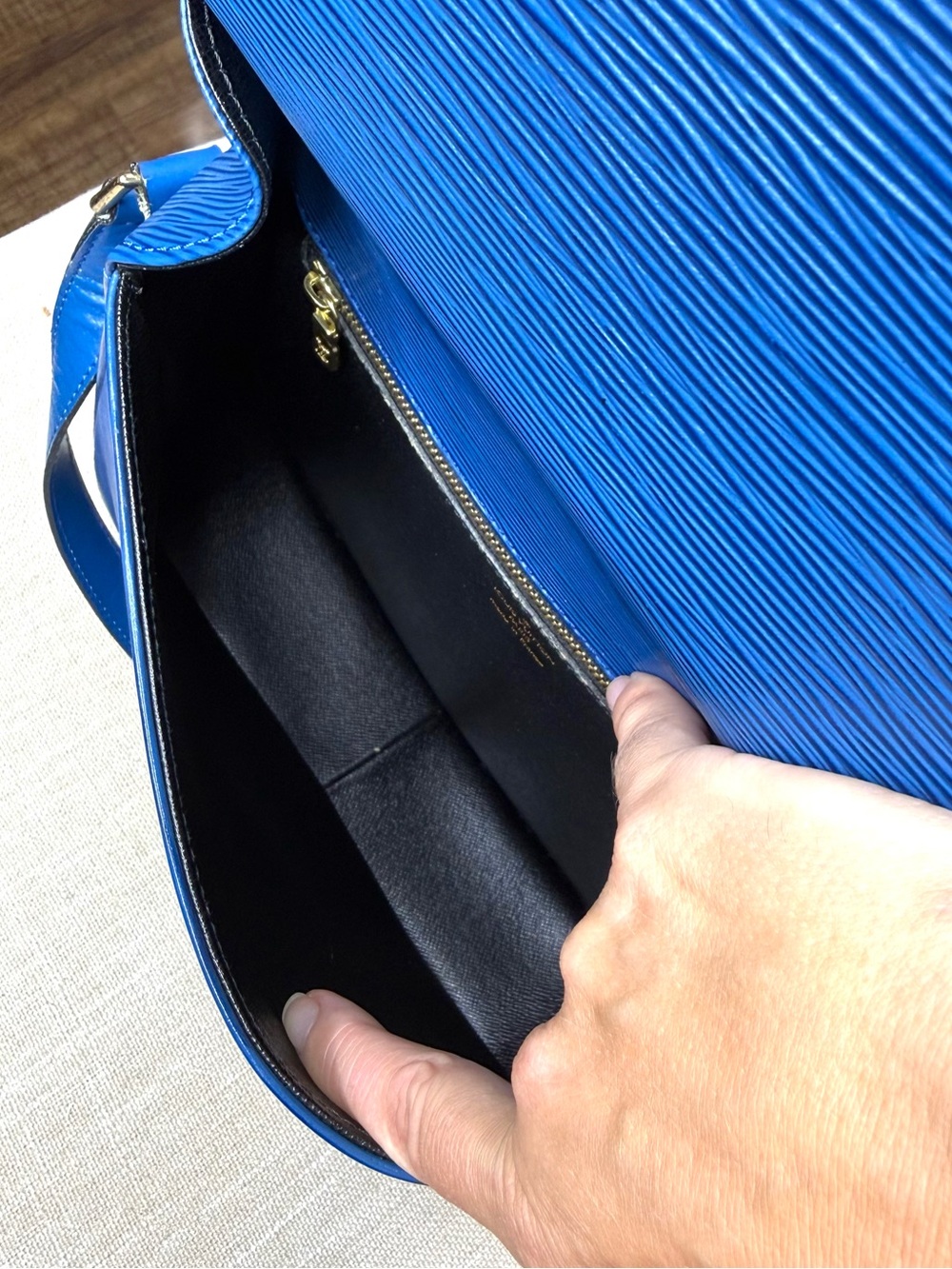Authentic Louis Vuitton Saint Cloud GM shoulder bag blue Epi leather M51242 LV - Picture 13 of 16